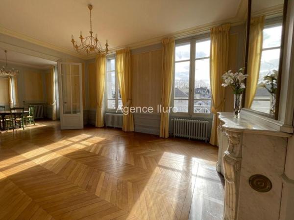 Appartement - Oloron-sainte-marie - Réf.:205068 OLORON CENTRE VILLE- MAGNIFIQUE APPARTEMENT DE 237 M² AVEC GRANDE TERRASSE DE 250 M² DANS RESIDENCE DE CHARME AVEC ASCENSEUR -