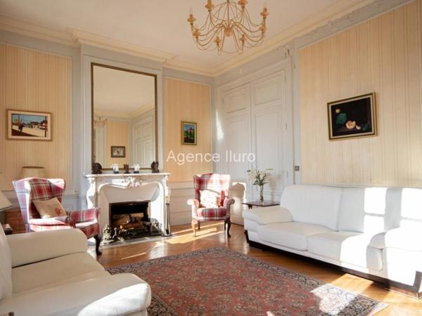 Appartement - Oloron-sainte-marie - Réf.:205068 OLORON CENTRE VILLE- MAGNIFIQUE APPARTEMENT DE 237 M² AVEC GRANDE TERRASSE DE 250 M² DANS RESIDENCE DE CHARME AVEC ASCENSEUR -