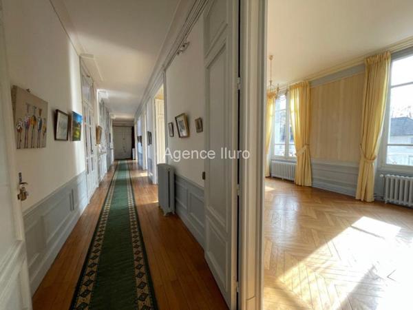 Appartement - Oloron-sainte-marie - Réf.:205068 OLORON CENTRE VILLE- MAGNIFIQUE APPARTEMENT DE 237 M² AVEC GRANDE TERRASSE DE 250 M² DANS RESIDENCE DE CHARME AVEC ASCENSEUR -
