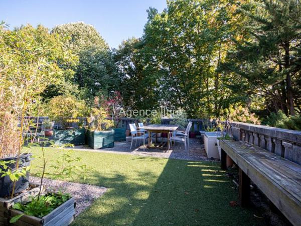 Appartement - Oloron-sainte-marie - Réf.:205068 OLORON CENTRE VILLE- MAGNIFIQUE APPARTEMENT DE 237 M² AVEC GRANDE TERRASSE DE 250 M² DANS RESIDENCE DE CHARME AVEC ASCENSEUR -