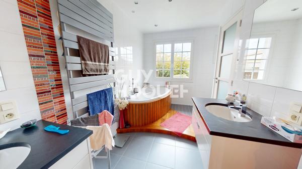 Maison familiale 142 m² à Basse-Goulaine - Jardin et terrasse avec pergola