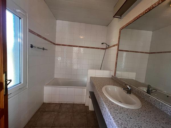 Belle vue dans un cadre verdoyant, maison 2 chambres