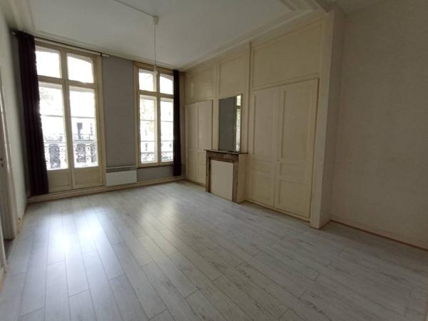JCL-LL152 - Lille République - T2 bis de 52,80m²