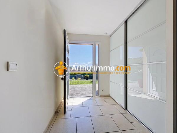 Vente                                                      Maison
                        
                     5 pièces                      145 m2                     à Ruy-Montceau