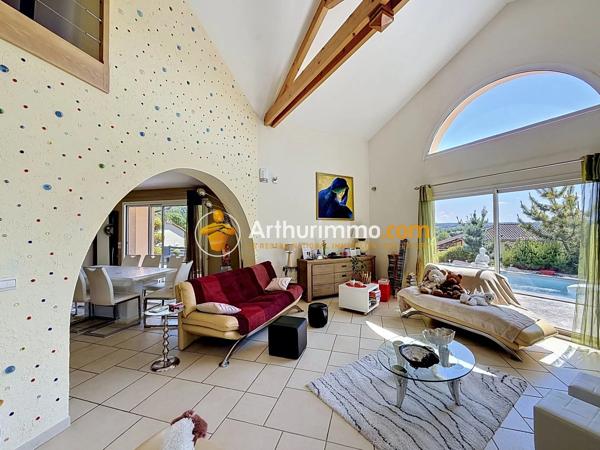 Vente                                                      Maison
                        
                     5 pièces                      145 m2                     à Ruy-Montceau