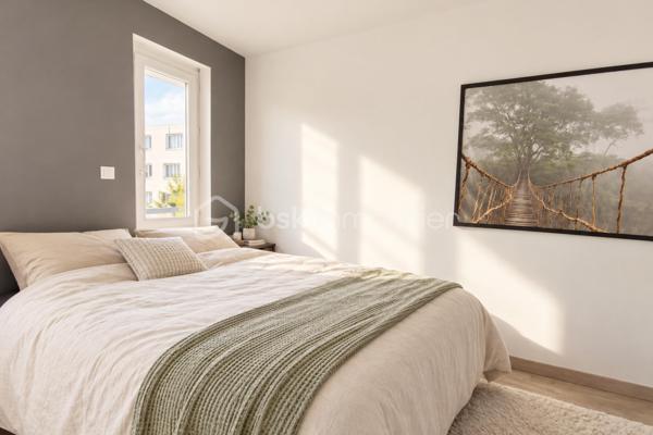 Situé dans le quartier verdoyant de La Plaine de Neauphle à Trappes, découvrez ce spacieux appartement 2 pièces de 58 m², en très bon état général, dont le véritable coup de cœur est sans aucun doute sa magnifique terrasse de 38 m² exposée plein Sud.

Un extérieur aux dimensions particulièrement généreuses, véritable prolongement de l’appartement, qui permet de profiter pleinement des beaux jours. Salon de jardin, espace repas, transats, plantes ou coin détente : cette terrasse offre de nombreuses possibilités d’aménagement et bénéficie en plus d’une agréable vue sur le parc et les espaces paysagers de la résidence. Un véritable luxe pour un appartement !

Situé au 2ᵉ et dernier étage d’une résidence construite en 1990, l’appartement profite d’une belle luminosité naturelle grâce à son exposition Sud et d’un environnement calme et verdoyant.

Avec ses 58 m², ce T2 propose des volumes confortables et un agencement fonctionnel. Il se compose d’une agréable pièce de vie, d’une cuisine indépendante, d’une chambre avec dressing, de WC séparés ainsi que d’une salle de bains avec baignoire.

Le confort est également au rendez-vous avec un chauffage individuel électrique au sol, un interphone et la présence d’un gardien au sein de la résidence.

Une place de stationnement privative en sous-sol complète le bien, un véritable avantage au quotidien.

L’environnement de La Plaine de Neauphle séduira les acquéreurs à la recherche d’un cadre résidentiel agréable, avec ses espaces verts et son atmosphère paisible.

Avec son dernier étage, son exposition plein Sud, ses beaux volumes et surtout sa remarquable terrasse de 38 m² avec vue sur le parc, cet appartement offre un cadre de vie particulièrement agréable, aussi bien à l’intérieur qu’à l’extérieur.

Un T2 qui se vit presque comme une petite maison aux beaux jours grâce à son exceptionnel espace extérieur. Une véritable opportunité à découvrir rapidement.

Contactez-moi dès maintenant pour organiser une visite et découvrir cette superbe terrasse.