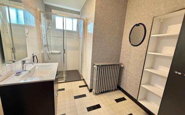 Maison à vendre    5 pièces •  Lacrouzette