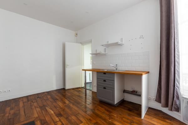 CHARMANT 2 PIECES A DEUX PAS DU JARDIN DES PLANTES ET DU METRO JUSSIEU