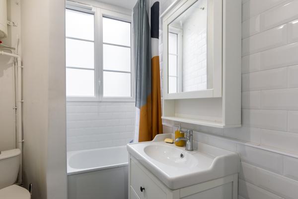 CHARMANT 2 PIECES A DEUX PAS DU JARDIN DES PLANTES ET DU METRO JUSSIEU