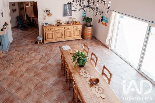 Maison à vendre 5 pièces 206 m² Cuers