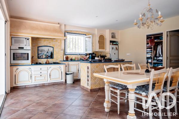 Maison à vendre 5 pièces 206 m² Cuers