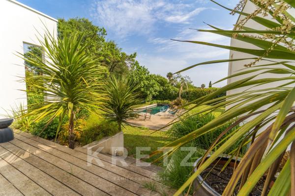 Villa contemporaine sur les hauteurs