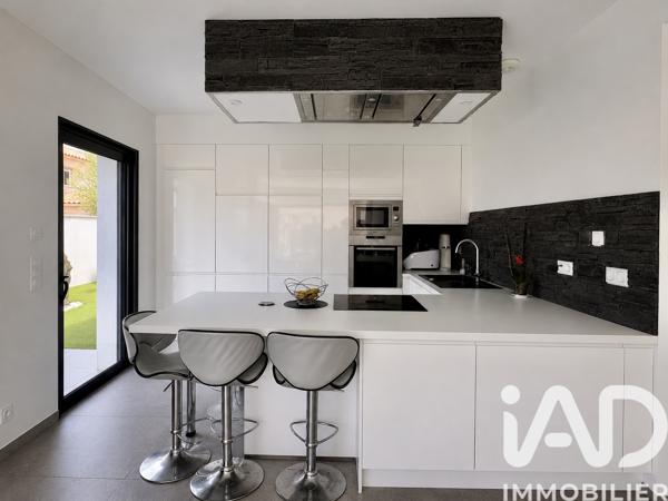 Maison à vendre 5 pièces 132 m² Saint-Cyr-sur-Mer