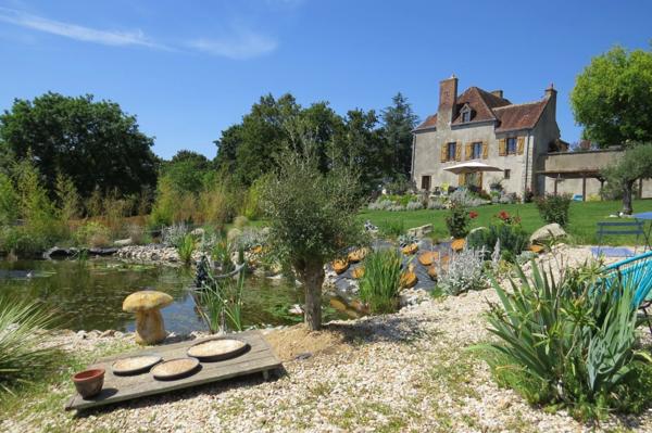 Prieuré de caractère  7 pièces proche Blois   vue dominante  3 minutes du lac , du golf , idéal maison secondaire