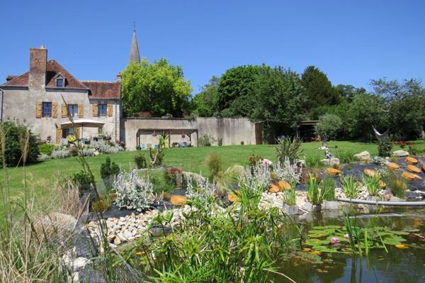 Prieuré de caractère  7 pièces proche Blois   vue dominante  3 minutes du lac , du golf , idéal maison secondaire