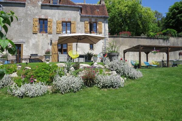 Prieuré de caractère  7 pièces proche Blois   vue dominante  3 minutes du lac , du golf , idéal maison secondaire