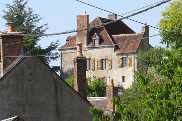 Prieuré de caractère  7 pièces proche Blois   vue dominante  3 minutes du lac , du golf , idéal maison secondaire