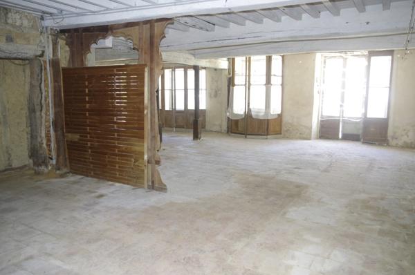 Maison à vendre 8 pièces AIGNAN (32) d'une surface de 250 m² +105 m² espace commercial ou autre.