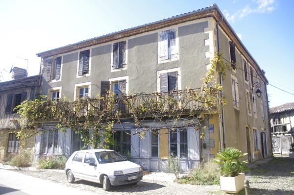 Maison à vendre 8 pièces AIGNAN (32) d'une surface de 250 m² +105 m² espace commercial ou autre.