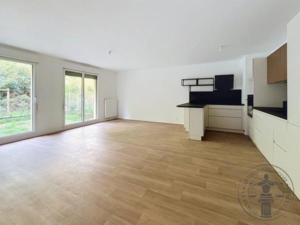 Vente                                                      Appartement
                        
                     5 pièces                      87 m2                     à Dourdan