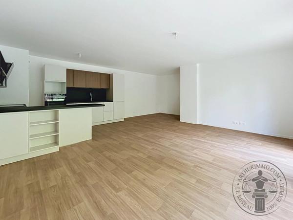Vente                                                      Appartement
                        
                     5 pièces                      87 m2                     à Dourdan