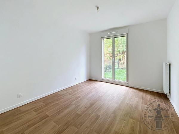 Vente                                                      Appartement
                        
                     5 pièces                      87 m2                     à Dourdan