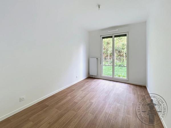 Vente                                                      Appartement
                        
                     5 pièces                      87 m2                     à Dourdan