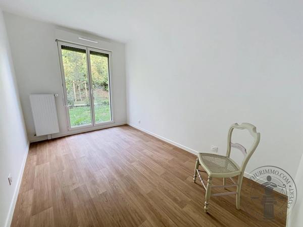 Vente                                                      Appartement
                        
                     5 pièces                      87 m2                     à Dourdan