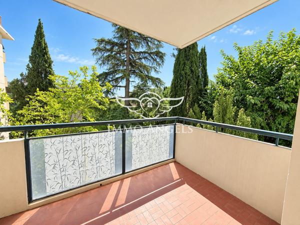 NÎMES MONTAURY – CENTRE VILLE- T4 RÉNOVÉ DE 82 M² – TERRASSE, LUMIÈRE ET VERDURE