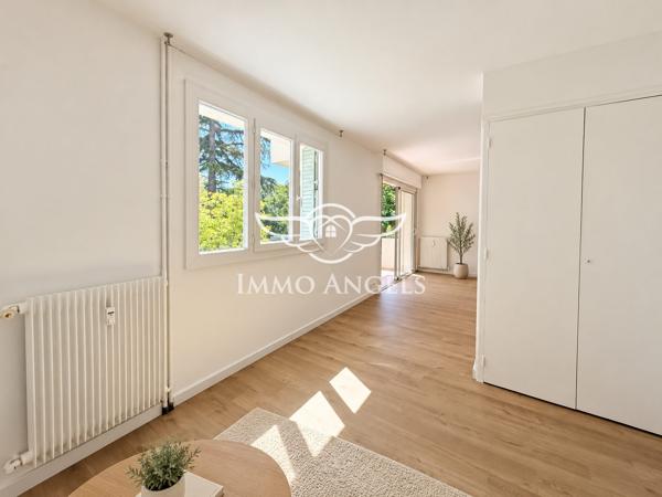 NÎMES MONTAURY – CENTRE VILLE- T4 RÉNOVÉ DE 82 M² – TERRASSE, LUMIÈRE ET VERDURE