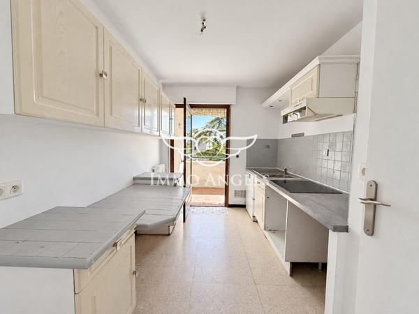 NÎMES MONTAURY – CENTRE VILLE- T4 RÉNOVÉ DE 82 M² – TERRASSE, LUMIÈRE ET VERDURE
