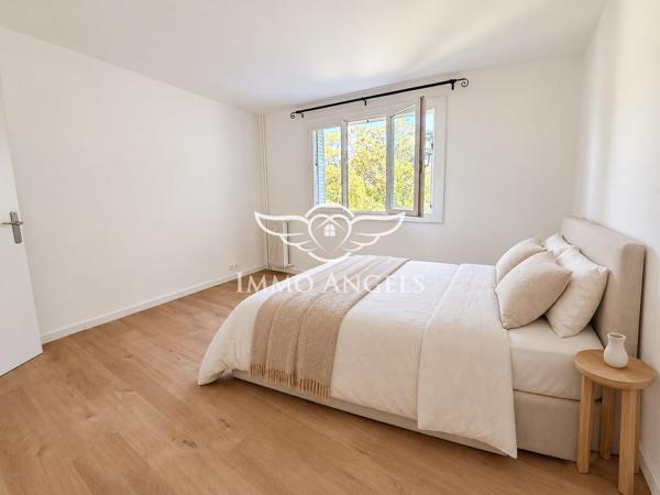 NÎMES MONTAURY – CENTRE VILLE- T4 RÉNOVÉ DE 82 M² – TERRASSE, LUMIÈRE ET VERDURE