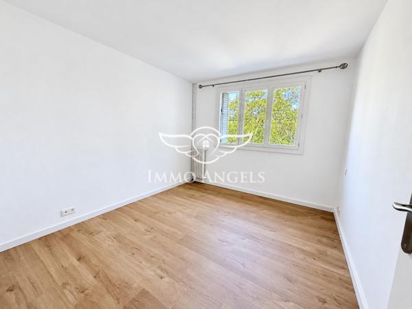 NÎMES MONTAURY – CENTRE VILLE- T4 RÉNOVÉ DE 82 M² – TERRASSE, LUMIÈRE ET VERDURE