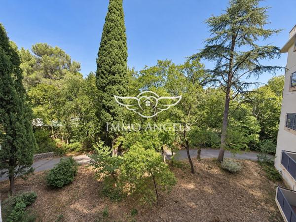 NÎMES MONTAURY – CENTRE VILLE- T4 RÉNOVÉ DE 82 M² – TERRASSE, LUMIÈRE ET VERDURE