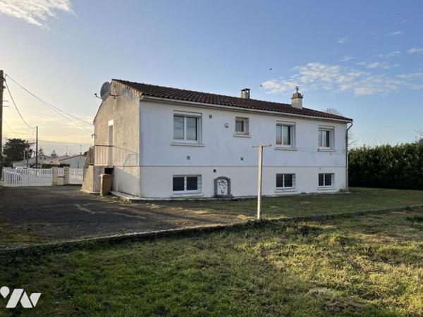 Maison 4 pièces élevée sur sous-sol complet