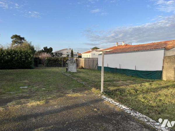 Maison 4 pièces élevée sur sous-sol complet