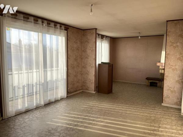 Maison 4 pièces élevée sur sous-sol complet