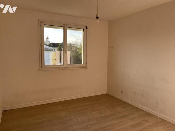 Maison 4 pièces élevée sur sous-sol complet