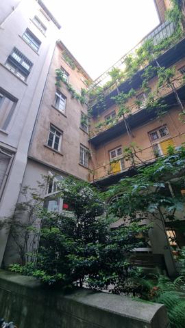 STUDIO MEUBLE RUE ROYALE