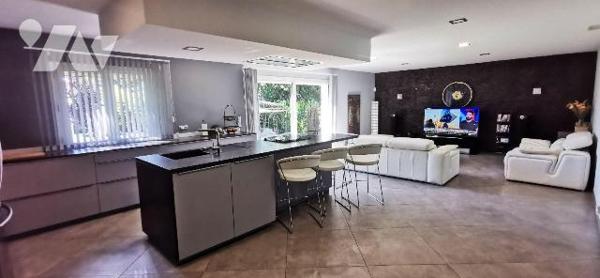 Maison à Vendre à Mouriès (13890) en Bouches-du-Rhône (13)

Découvrez cette maison spacieuse ...