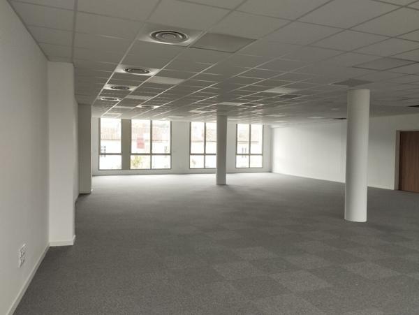 ESPACE  BUREAU/COMMERCE