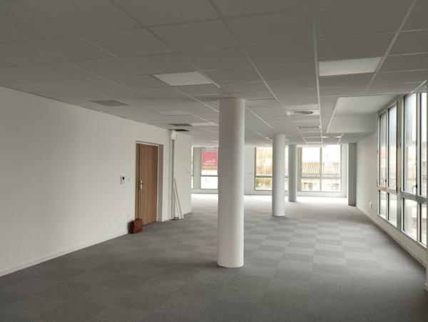 ESPACE  BUREAU/COMMERCE