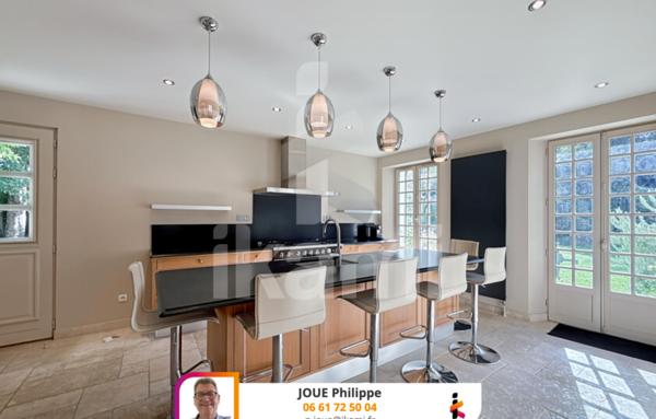 Maison 9 pièces de 224 m2 à Collemiers (89100)