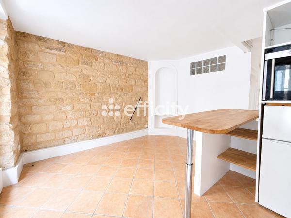 Appartement
         3 pièces
        - 44 m² 380 000 € *