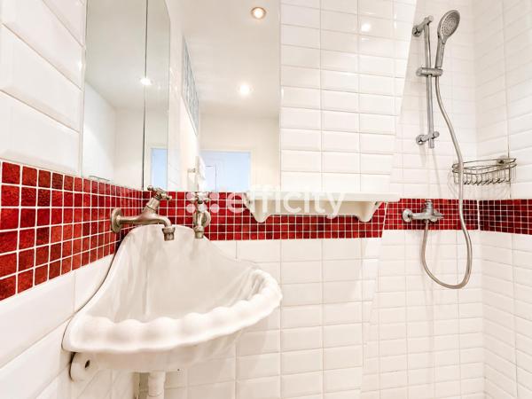 Appartement
         3 pièces
        - 44 m² 380 000 € *