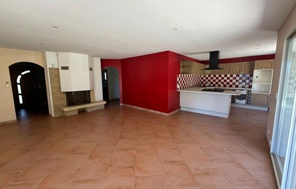 SOUS COMPROMIS Maison de Charme à Salles, 110 m2, 5 Pièces, Parcelle de 2500 m2, Proche Centre-Ville