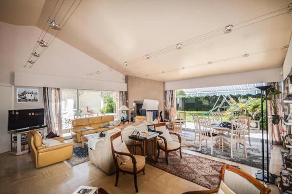 Maison à MAZAMET, 81200 - 6 pièces 227m²