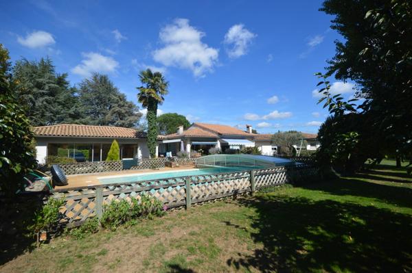 Maison à MAZAMET, 81200 - 6 pièces 227m²