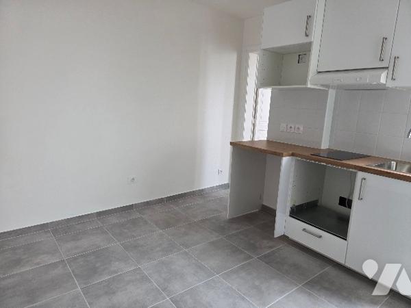 Villejuif Léo Lagrange 2 Pièces :  entrée, cuisine, séjour, chambre, salle d'eau, WC. DPE EN C.