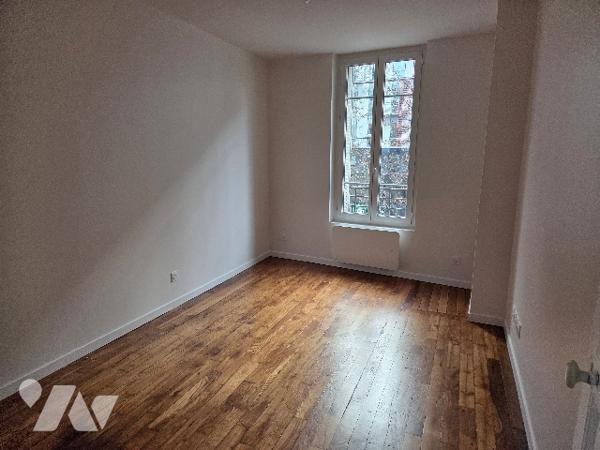 Villejuif Léo Lagrange 2 Pièces :  entrée, cuisine, séjour, chambre, salle d'eau, WC. DPE EN C.